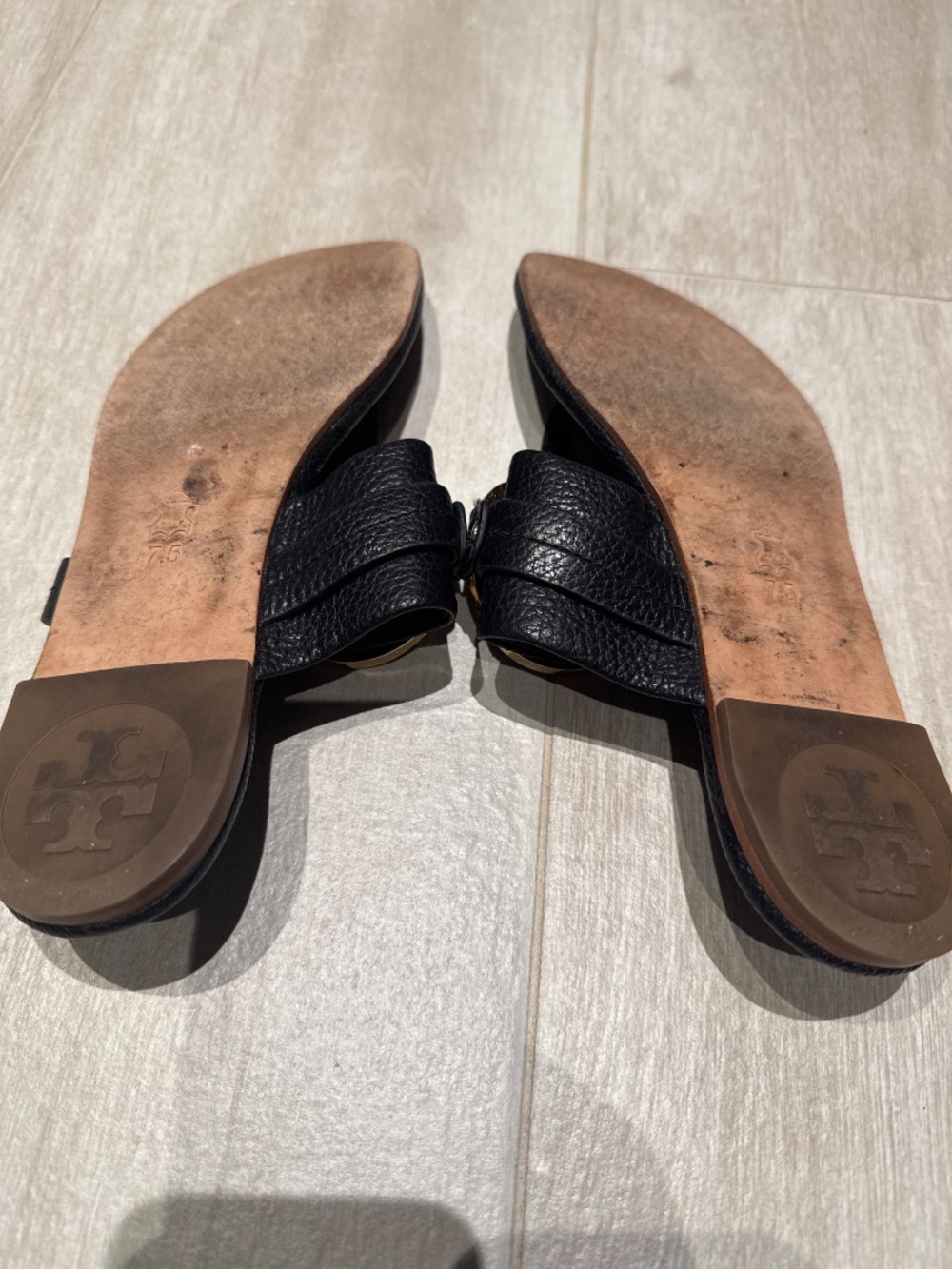 Tory Burch, black leather thong sandals 7.5 - Picture 3 of 4
